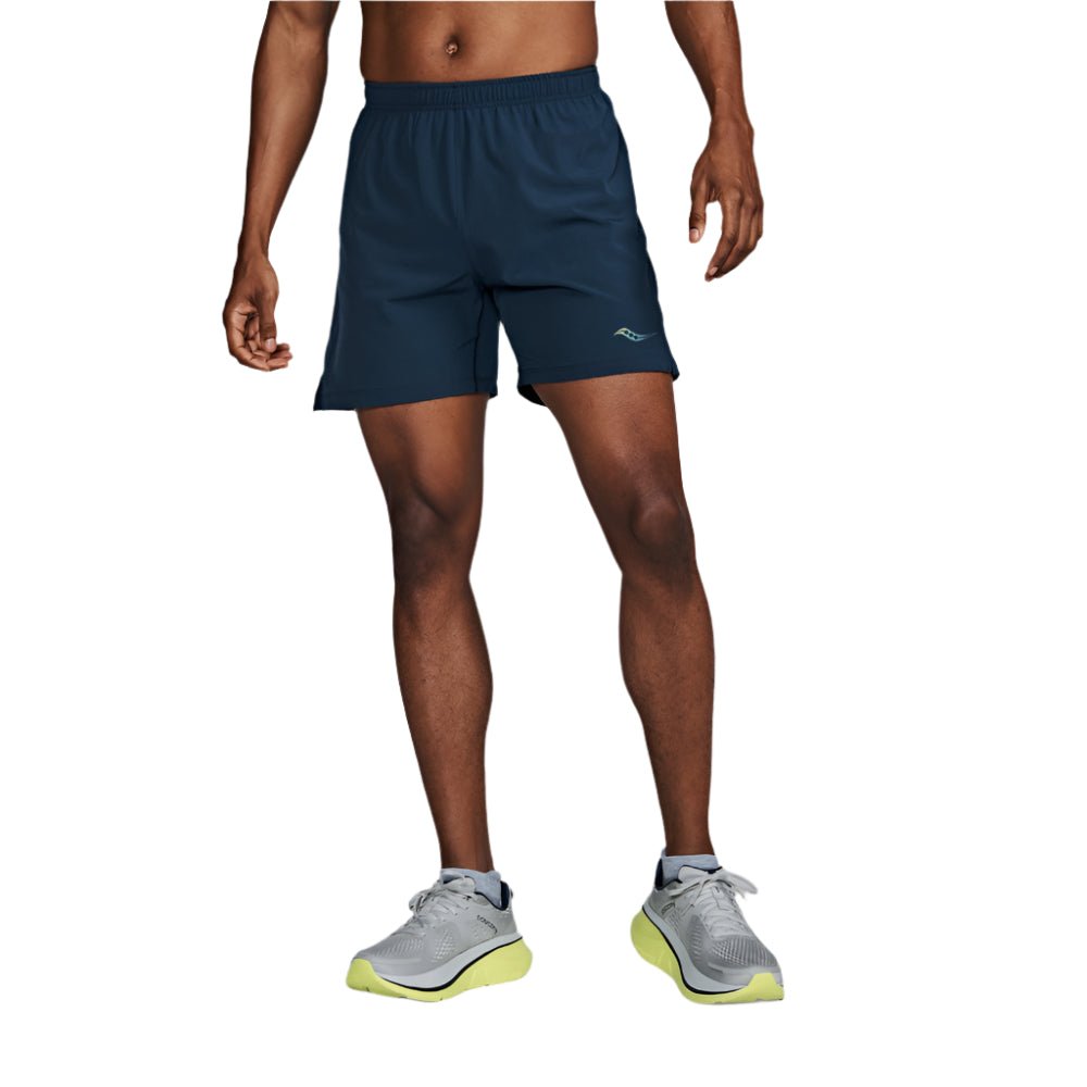 SAUCONY - OUTPACE 5INCH SHORT Men - Rev Online