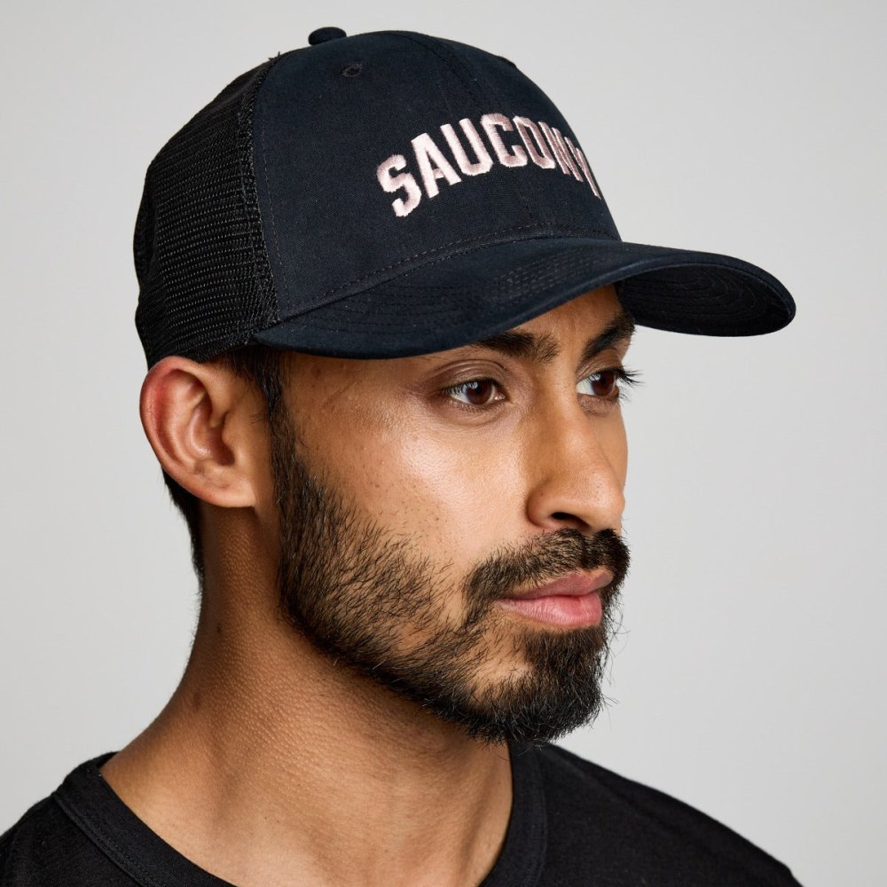 SAUCONY - SAUCONY TRUCKER HAT Unisex - Rev Online