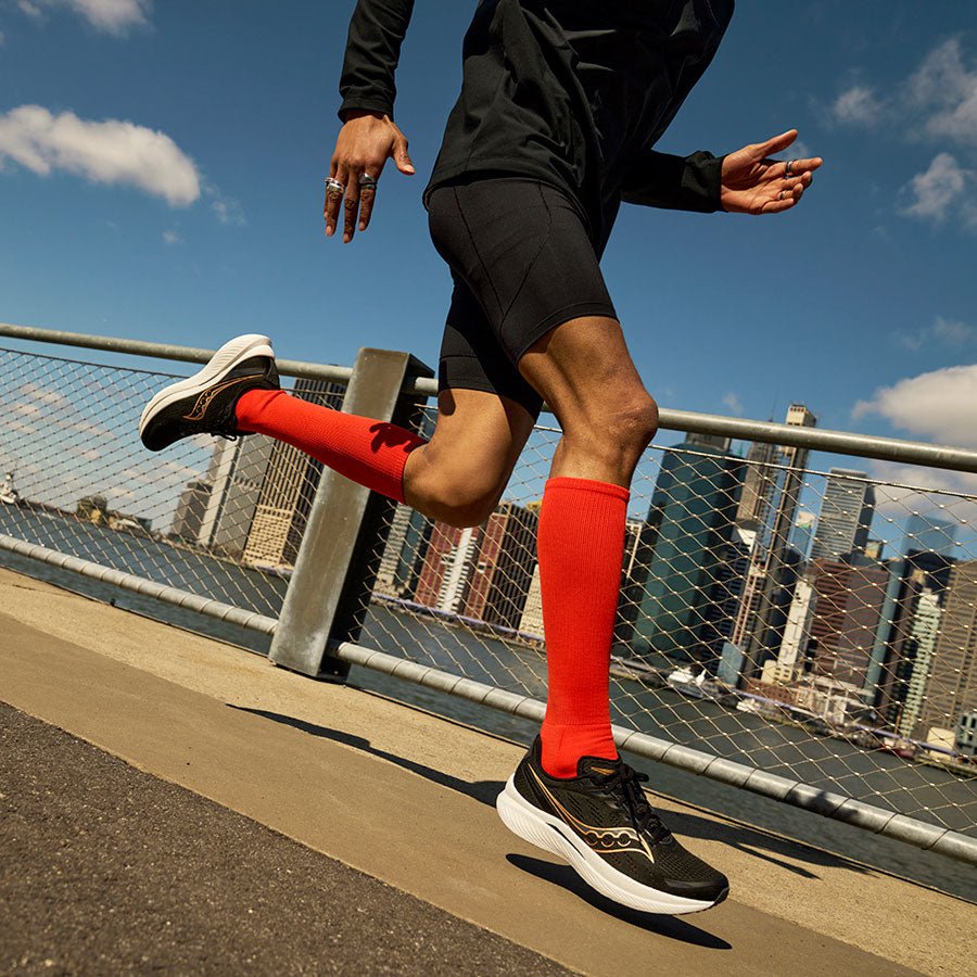 เปรียบเทียบรองเท้าวิ่ง  Saucony endorphin speed VS Saucony endorphin pro เลือกซื้อรุ่นไหนดี?